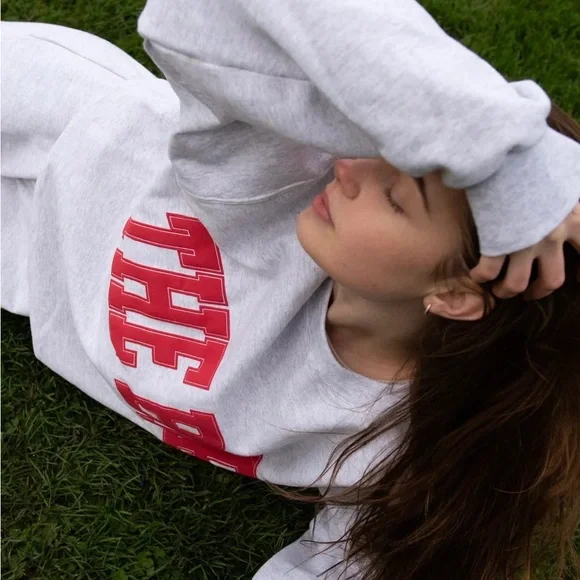 VARSITY SWEATSHIRT LT HEATHER GREY/BIG APPLE RED - Picture 2 of 4